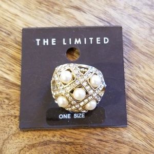 Gold ring with pearls and rhinestones